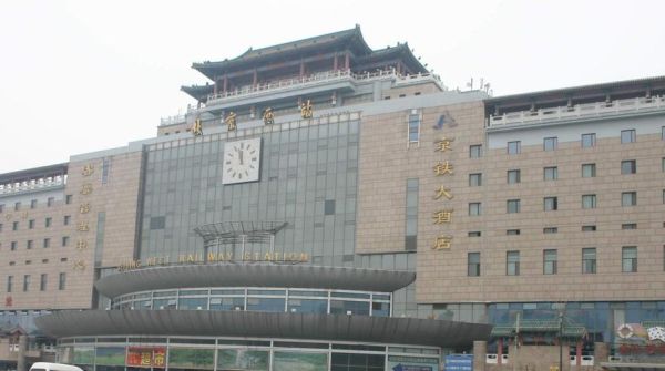 北京本地人可以进宾馆吗？北京火车站有什么酒店吗