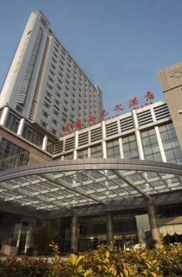 南京龙江附近哪个饭店可以坐14个人？金陵晶元大酒店官网