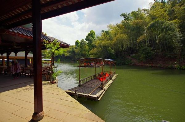 蜀南竹海旅游，蜀南竹海住宿那一家好？（去蜀南竹海玩住那个酒店好）