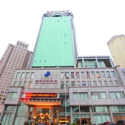 去大连旅游住哪个酒店比较好？（大连渤海明珠酒店前台）